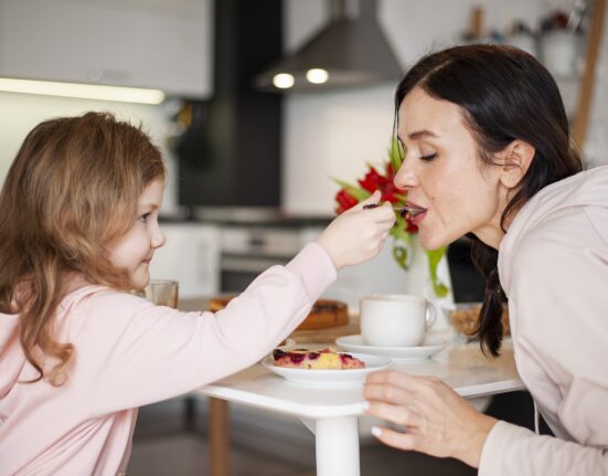 Zdrava prehrana majke i djeteta i obitelji
