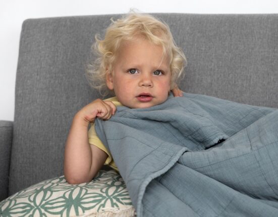 što ako dijete sisa dekicu