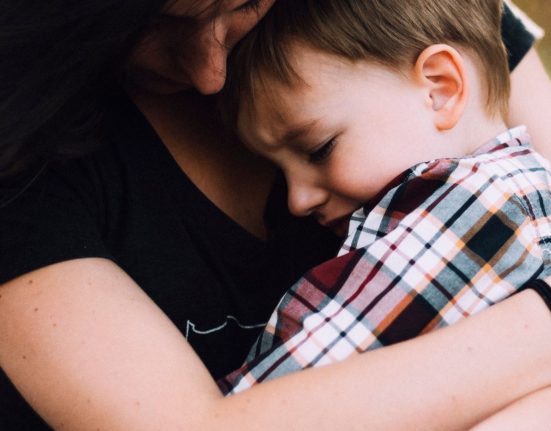 Kako objasniti smrt bliske osobe svom malom djetetu? Bebe.hr portal