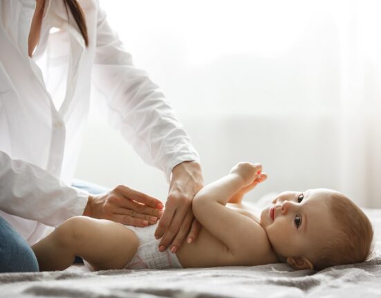 kako bebi promijeniti pelene