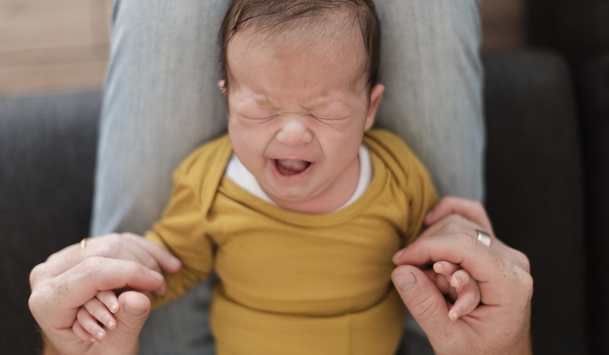 Zašto se bebe i mala djeca bude plačući?