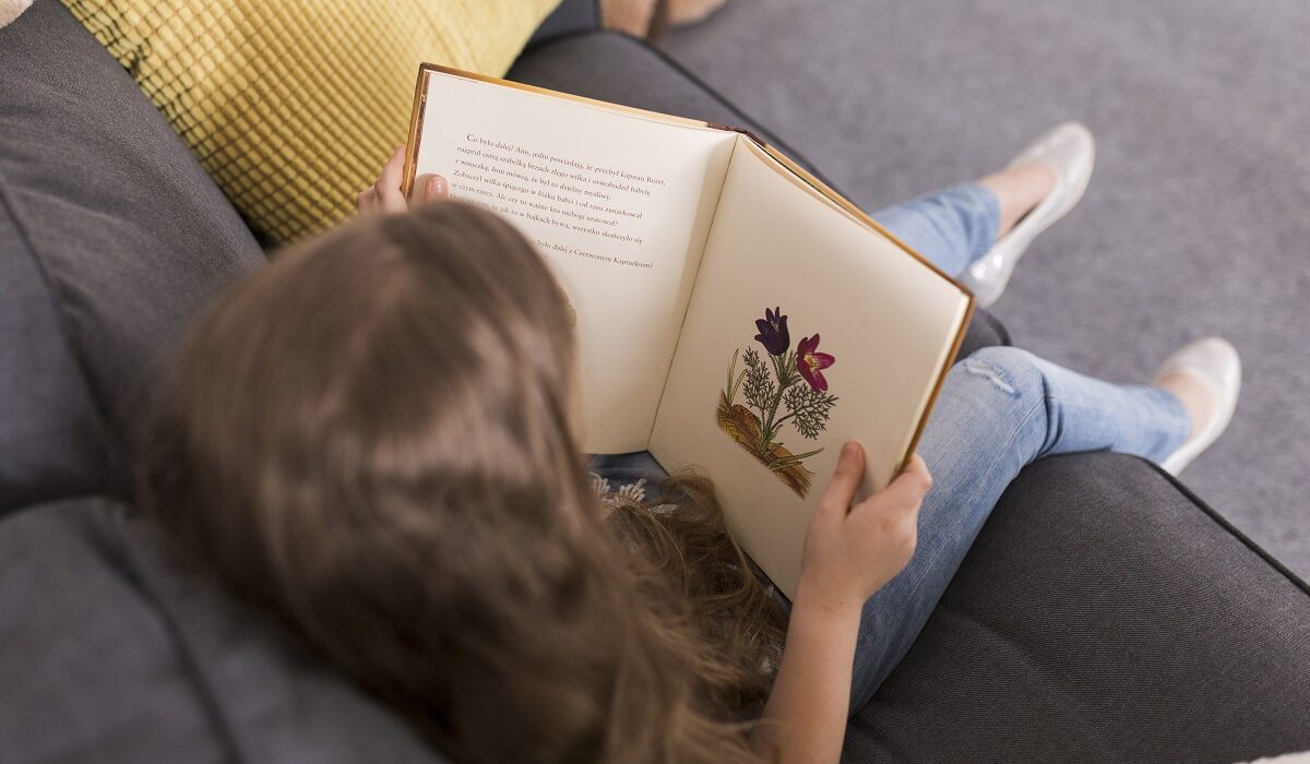 naslovi za djecu djeca čitaju knjige i uživaju u novim znanjima i inspirativnim naslovima