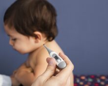 Kako sniziti temperaturu veću od 38,4 kod beba i male djece