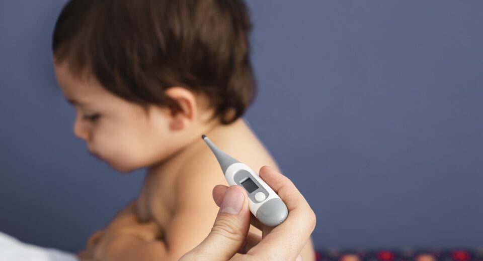 Kako sniziti temperaturu veću od 38,4 kod beba i male djece