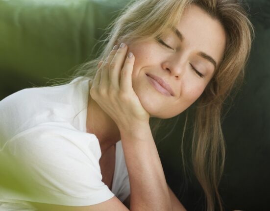 Mama u fazi opuštanja i odmora od dnevnih kućnih i majčinskih obveza