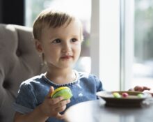 Bonton za stolom za djecu