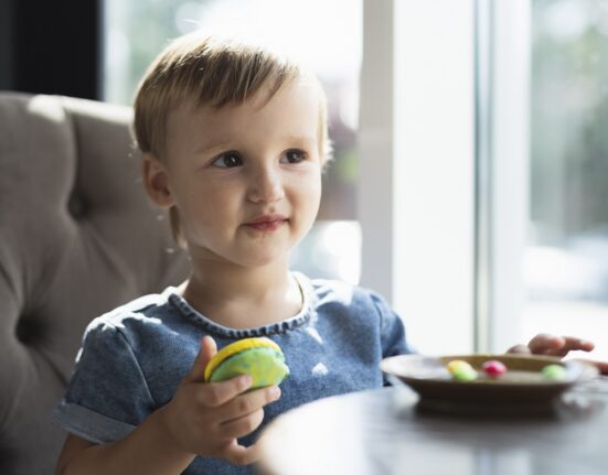 Bonton za stolom za djecu