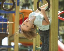 Što u proljeće vreba na dječjim igralištima i kako zaštititi mališane