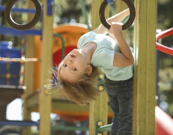 Što u proljeće vreba na dječjim igralištima i kako zaštititi mališane