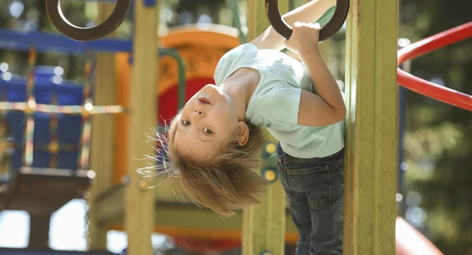 Što u proljeće vreba na dječjim igralištima i kako zaštititi mališane